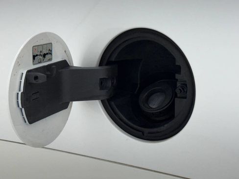 Used 2018 Chevrolet Suburban Premier image 16