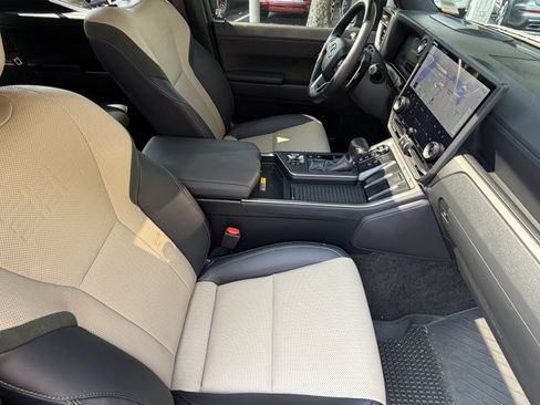 Used 2025 Lexus GX 550 AWD/4WD image 43
