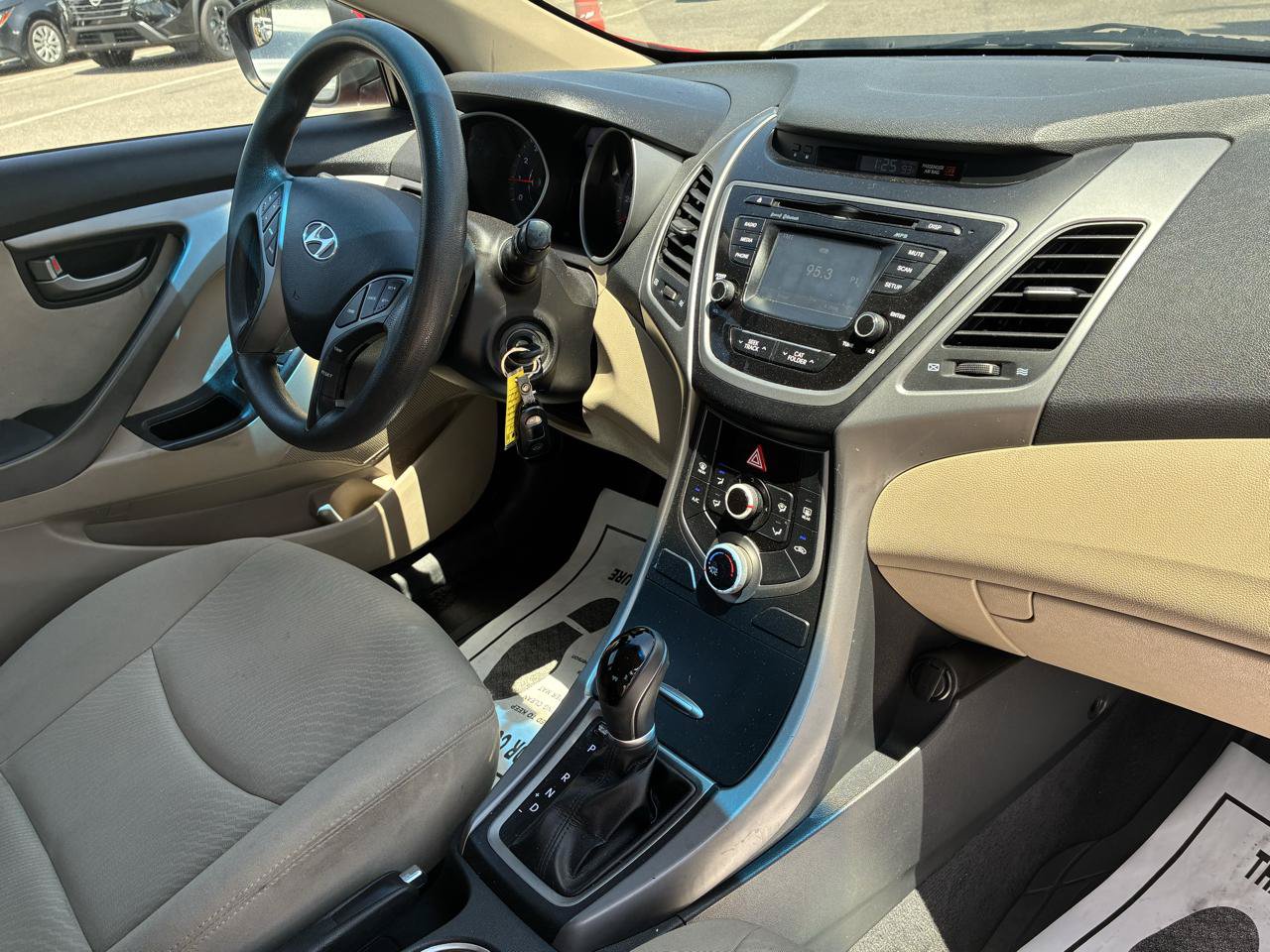 Used 2016 Hyundai Elantra SE w/ Option Group 02 FWD image 12