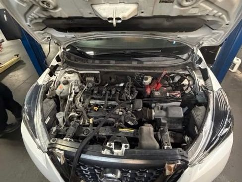 Used 2019 Nissan Kicks SR FWD image 7
