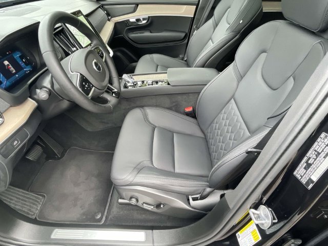 Certified 2025 Volvo XC90 B5 Plus AWD/4WD image 9