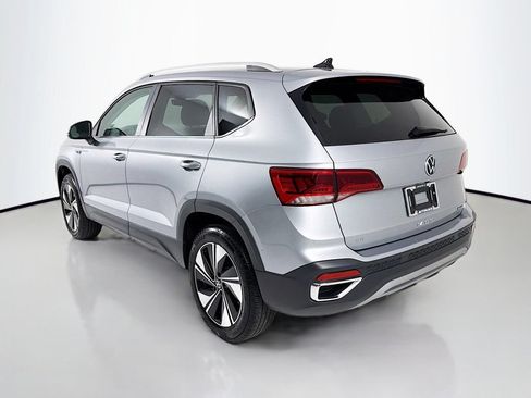 Used 2023 Volkswagen Taos SE w/ Panoramic Sunroof Package AWD/4WD image 5