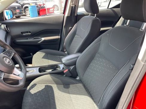 Used 2022 Nissan Kicks SV image 9