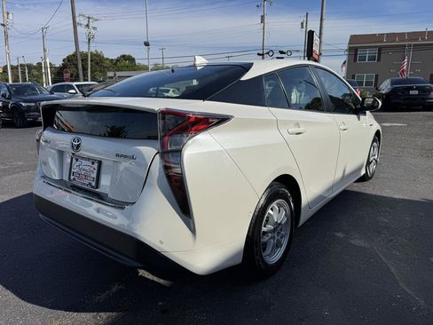 Used 2018 Toyota Prius Two w/ Prius Two Safety Plus Package FWD image 5