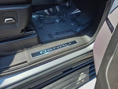 Used 2025 GMC Yukon Denali Ultimate w/ LPO, Floor Liner Package AWD/4WD image 47
