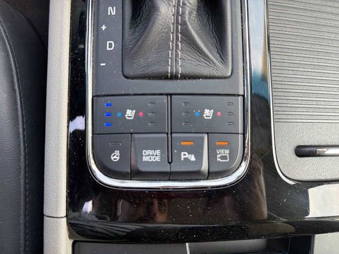 Used 2016 Kia Sedona SX image 26