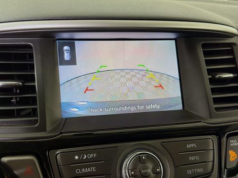 Used 2020 Nissan Pathfinder S FWD image 18