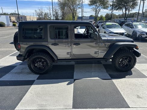 Used 2025 Jeep Wrangler Willys image 3