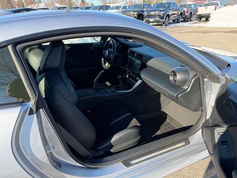 Used 2025 Toyota GR86 Premium w/ ALL Weather Mat Package (TMS) image 17