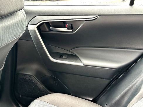 Used 2025 Toyota RAV4 XLE FWD image 18