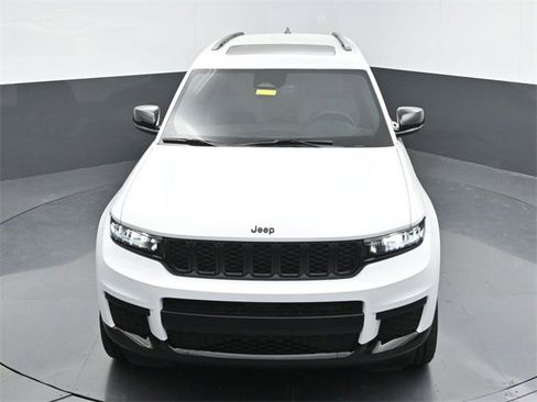 New 2025 Jeep Grand Cherokee L Altitude image 33