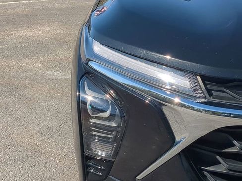 Used 2025 Chevrolet Trax LT w/ LT Convenience Package image 10