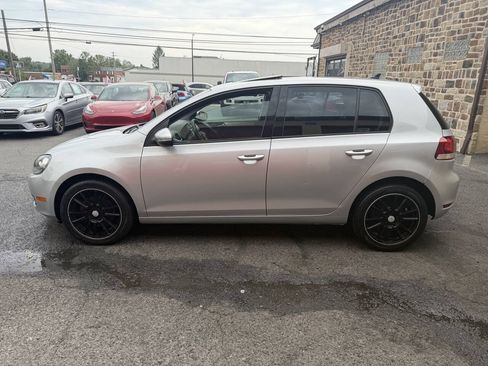 Used 2014 Volkswagen Golf 4-Door FWD image 2