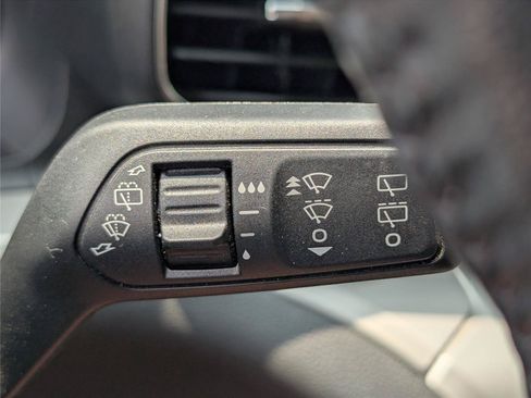 Used 2022 Ford Explorer XLT w/ Equipment Group 202A RWD image 27