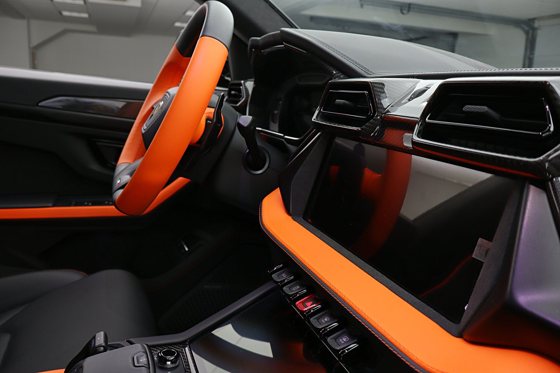 Used 2026 Lamborghini Urus SE AWD/4WD image 39