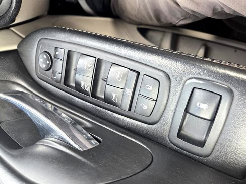 Used 2019 Dodge Grand Caravan SXT image 19