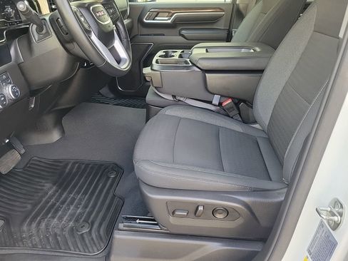 Used 2024 GMC Sierra 2500 SLE w/ SLE Value Package; image 13