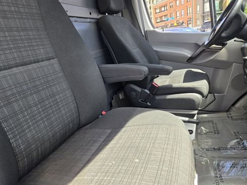Used 2017 Mercedes-Benz Sprinter 2500 image 20
