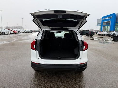 Used 2024 GMC Terrain SLE image 12