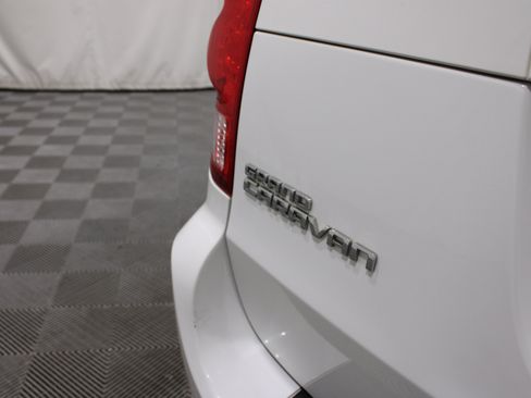 Used 2017 Dodge Grand Caravan SE FWD image 24