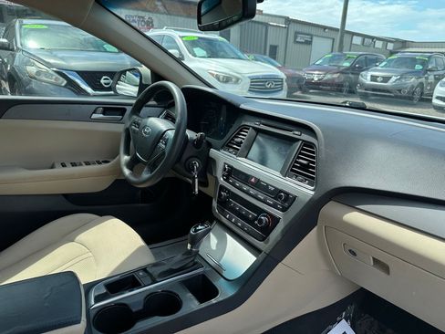 Used 2017 Hyundai Sonata SE FWD image 8