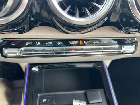 Used 2022 Mercedes-Benz GLB 250 4MATIC image 23