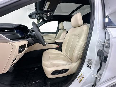 Used 2023 Jeep Grand Cherokee L Limited w/ Luxury Tech Group II AWD/4WD image 20