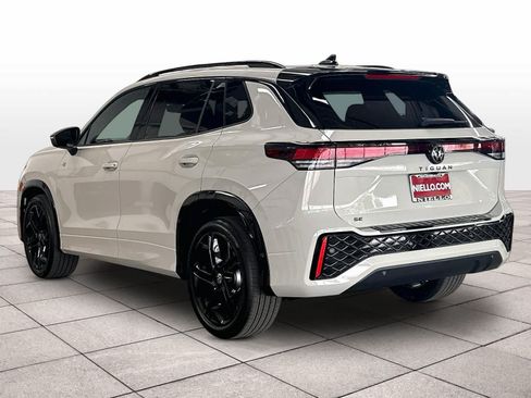 New 2026 Volkswagen Tiguan SE R-Line FWD image 3