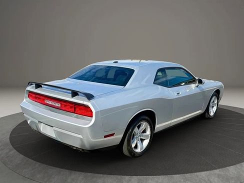 Used 2009 Dodge Challenger SE image 4