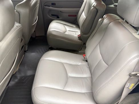 Used 2005 Chevrolet Tahoe Z71 w/ Preferred Equipment Group AWD/4WD image 32