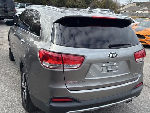 Used 2017 Kia Sorento EX image 5