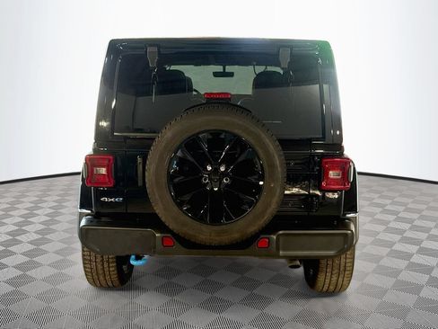 Used 2022 Jeep Wrangler Unlimited Sahara AWD/4WD image 7