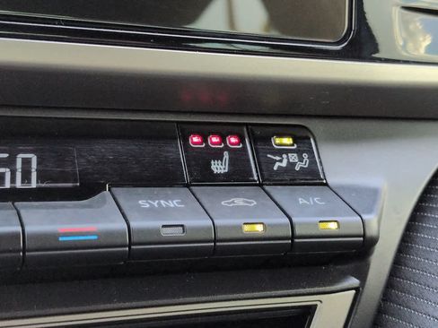 Used 2025 Toyota Camry SE w/ Convenience Package FWD image 21