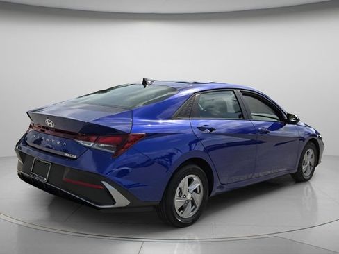 Used 2026 Hyundai Elantra SE FWD image 7