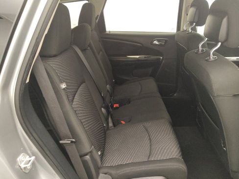 Used 2020 Dodge Journey SE w/ SE Popular Equipment Group image 19