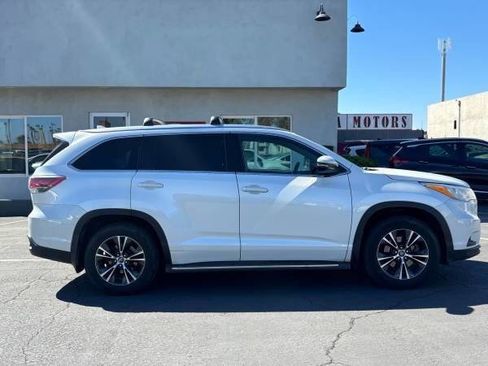 Used 2016 Toyota Highlander XLE image 2