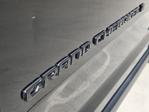 Certified 2023 Jeep Grand Cherokee L Limited w/ Black Appearance Package image 10