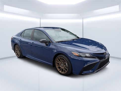 Used 2023 Toyota Camry SE image 1
