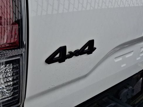 Used 2020 Toyota Tacoma image 5