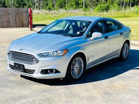 Used 2015 Ford Fusion SE w/ Equipment Group 202A image 2