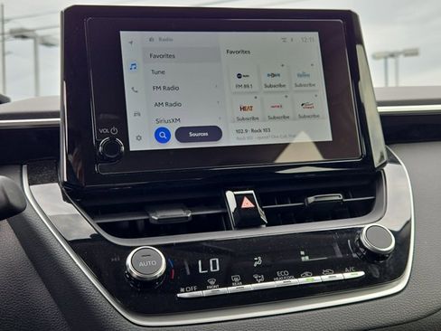 Used 2025 Toyota Corolla LE FWD image 28