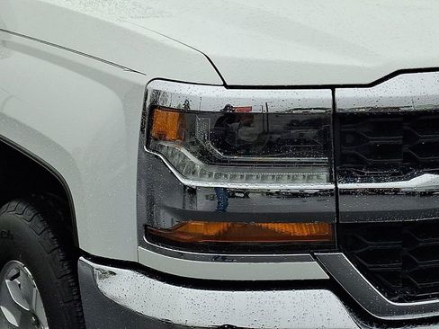 Used 2018 Chevrolet Silverado 1500 LT w/ All Star Edition image 9