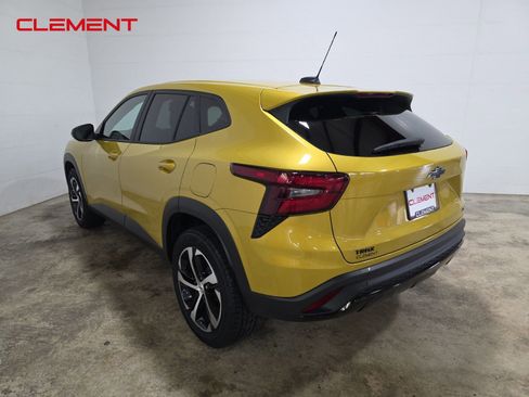 Used 2025 Chevrolet Trax RS image 8