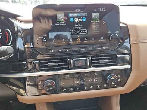 Used 2025 Nissan Pathfinder Platinum w/ Black Appearance Package FWD image 18