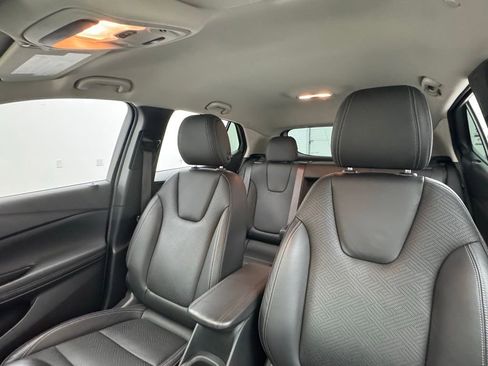 Used 2021 Buick Encore GX Essence w/ Advanced Technology Package FWD image 19