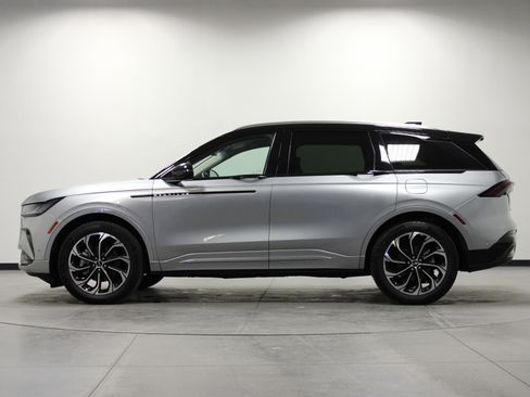 Used 2024 Lincoln Nautilus Reserve image 7