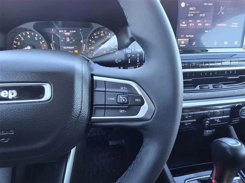 Used 2022 Jeep Compass Latitude image 20