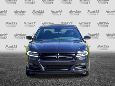 Used 2017 Dodge Charger SE AWD/4WD image 3