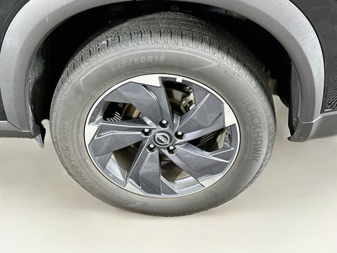 Used 2025 Nissan Rogue SV FWD image 11