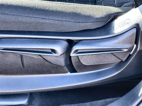 Certified 2025 Honda HR-V LX image 31